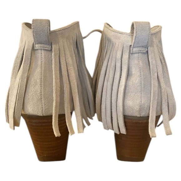 Coconuts by Matisse- Lambert Fringe Booties- size 9 - Picture 5 of 7